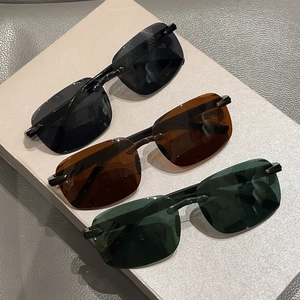 Détails de trois lunettes de soleil carrées sans monture en noir, marron et vert foncé