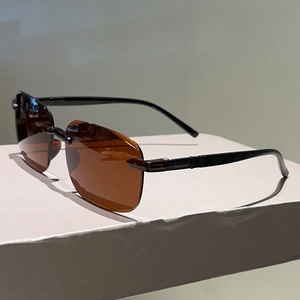 Lunettes de soleil carrées sans monture avec verres dégradés marron et branches noires