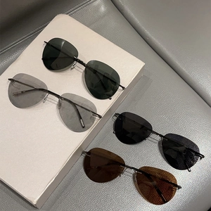 Lunettes de soleil aviateur polarisées sans monture avec branches en métal en quatre couleurs