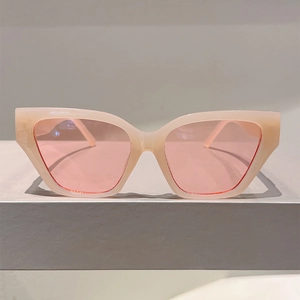 Fashion cat eye sunglasses with cream acetate frame and pink lenses in a modern retro style