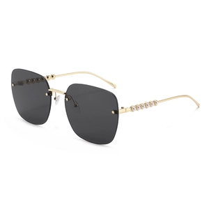 Lunettes de soleil carrées sans monture avec branches dorées et détails perles