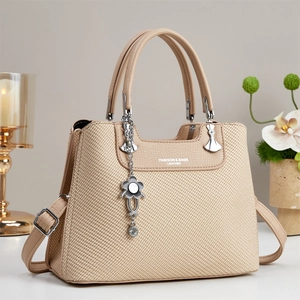 Sac à main en cuir tissé beige pour femme avec breloque fleur et bandoulière amovible