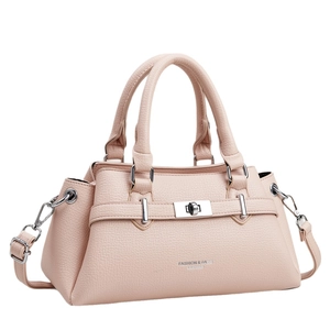 Sac à main en cuir rose avec texture litchi et bandoulière amovible en métal argenté