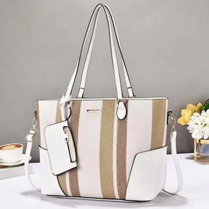 Große Shopper-Tasche aus weißem Leder und braunen Stoffstreifen mit kleiner Geldbörse