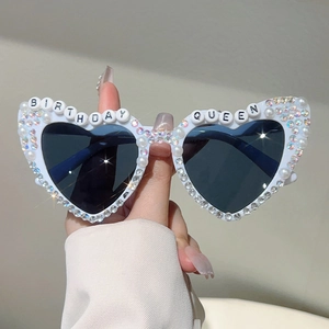 Lunettes De Soleil De Fête Birthday Queen En Forme De Cœur Avec Künstliche Perles Et Strass Accessoires De Célébration Pour Femmes