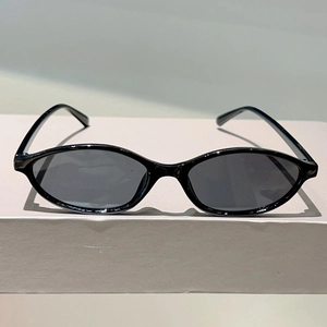 Macro detail of retro black oval sunglasses with premium dark polarized lenses