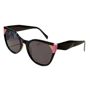 Stylish bicolor butterfly sunglasses with black frame and pink side accents for women
