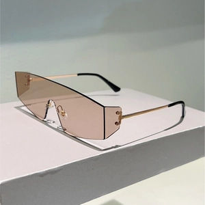 Lunettes de soleil futuristes Y2K sans monture avec verres bruns et branches dorées