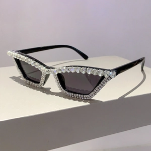 Lunettes de soleil œil de chat rétro pour femmes avec strass et verres gris foncé
