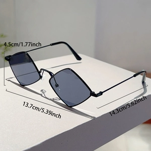 Detailed dimension guide for irregular metal frame sunglasses with 13.7cm total width
