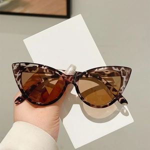 Retro cat-eye sunglasses with leopard tortoise frame and brown lenses for women