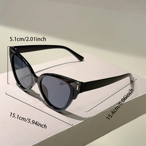 Detailed size chart for cat eye sunglasses showing 5.1cm height and 15.1cm width
