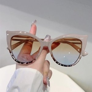 Cat eye sunglasses in beige acetate with gradient lenses and hollow temple design