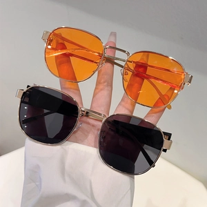 Retro Metall Oval Sonnenbrille in Orange und Schwarz mit goldenem Luxusrahmen
