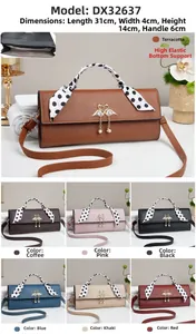 Détail du sac à main avec boucle cygne en perles et diverses options de couleurs