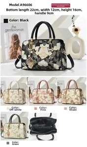 Détail du sac à main vintage avec broderie florale et compartiments de rangement internes