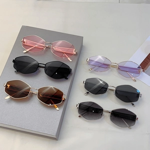 Lot de lunettes de soleil polygonales Y2K avec montures métalliques en six couleurs