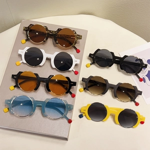 Fashionable round frame sunglasses set in assorted colors with geometric red yellow bead detail