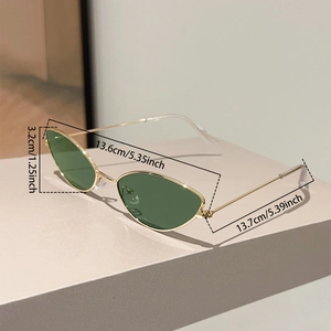 Diagramme technique montrant les dimensions précises des lunettes œil de chat