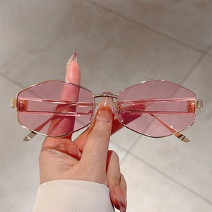 Lunettes de soleil Y2K polygone géométrique avec verres roses et monture dorée