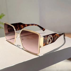 Fashion Oversized Square Sunglasses Metal Textured Frame PC Gradient Lens UV400 Protection Vintage Luxury Unisex