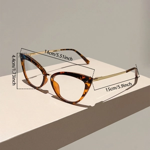 Détail des lunettes œil de chat avec dimensions de 14 cm de large et 4,4 cm de haut