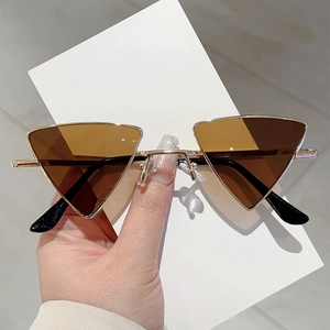 Occhiali Da Sole Triangolari Montatura In Metallo Geometrici Protezione UV400 Punk Hip Hop Tendenza Per Uomo Donna Streetwear