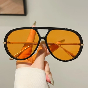 Lunettes aviateur tendance avec verres orange transparents et monture fine en métal