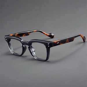 Retro square anti-blue light glasses with black frame and tortoise shell temples
