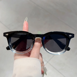 Retro round frame sunglasses with gradient black finish and silver arrow metal accents