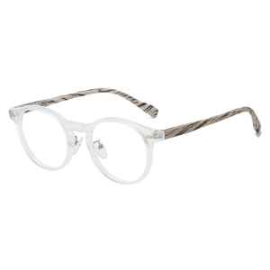 Detailansicht der runden Brille mit transparentem Rahmen und Bügeln in Holzmaserung