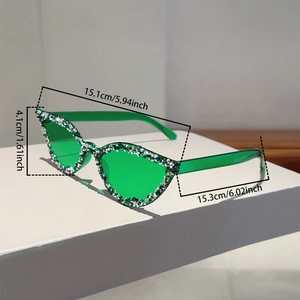 Tableau détaillé des tailles de lunettes œil-de-chat avec dimensions en cm et pouces