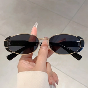 Lunettes de soleil ovales rétro avec monture dorée et détails noirs pour un style hip-hop