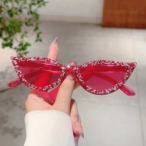 Lunettes de soleil œil-de-chat rouges avec strass scintillants pour femmes