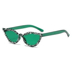 Lunettes de soleil œil de chat vert gelée avec monture ornée de strass brillants