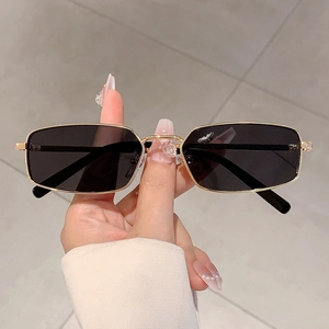 Occhiali Da Sole Quadrati Retro Montatura In Metallo Protezione UV400 Moda Piccoli Occhiali Rettangolari Per Donne Uomini Viaggio Guida