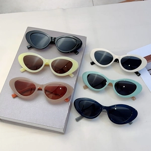 Retro cat-eye oval sunglasses in multiple jelly colors with thick resin frames for women