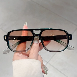 Vintage Pilotenbrille mit Doppelsteg und Verlaufsgläsern für modisches Auftreten