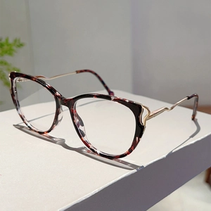 Detailed shot of cat eye glasses with tortoise frame and gold wavy metal temples