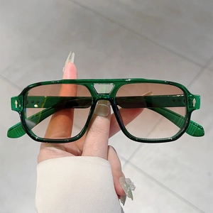 Retro Piloten-Sonnenbrille mit grünem Doppelsteg-Rahmen und braunem Farbverlauf