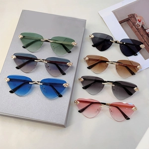 Lunettes de soleil œil de chat sans monture avec détails léopard en sept couleurs