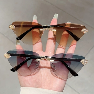 Lunettes de soleil sans monture avec détail tête de léopard et verres dégradés