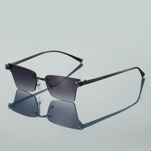 Détails de lunettes de soleil sans monture avec verres dégradés gris et branches fines