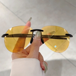 Lunettes de soleil aviateur sans monture pour homme avec verres jaunes polarisés TR90