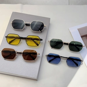 Classic vintage polygonal sunglasses with metal frames in five assorted colors