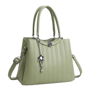 Bolso bandolera verde guisante de moda con textura de nido de abeja y colgante de flor