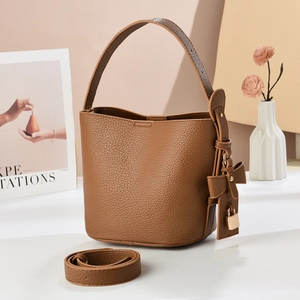 High-quality brown lychee pattern bucket bag with adjustable strap and metallic lock detail