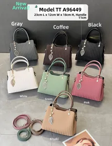 Détails des sacs à main plissés en 7 coloris avec dimensions et pendentif feuille