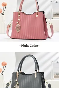 Détails des sacs à main rose et gris avec pendentif perle et bandoulière amovible
