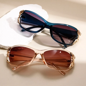 Fashion butterfly accent sunglasses with gradient lenses in champagne and deep blue frames